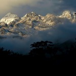 Wieczorem z Tshoki, od lewej Tenzing Khan, Japuno i 2 inne