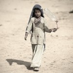 Dziewczynka z butelką