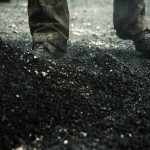 Okolice Rishikeshu, panowie kładą asfalt