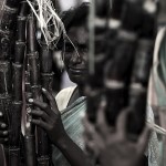 Pani sprzedająca kijki