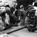 Oficjalni (z identyfikatorami) żebrzący sadhu