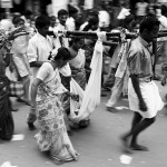 Przykład użycia nosidełek dla dzieci (zdjęcie artystyczne)