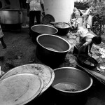 Garnki w jadłodajni na początku drogi na szczyt