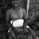 Półnagi mężczyzna z warzywami