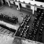 Dzieci gotowe do odśpiewania "Vande Mataram" po lekcjach