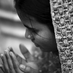 Pani się modli o to, żeby zdjęcie wyszło ostre