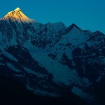 Feilai Si - pierwsze promyki słońca na Ka Wa Ge Bo Feilai Si - pierwsze promyki słońca na Ka Wa Ge Bo